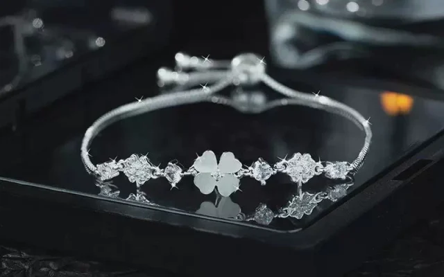 làm sạch trang sức bạc