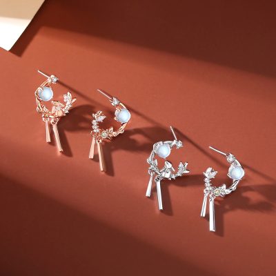 Khuyên Tai Nữ Ngầu – Điểm Nhấn Thời Trang Cá Tính Cho Phái Đẹp