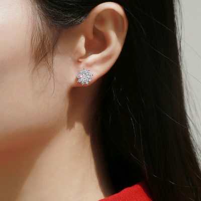 Khuyên Tai Nữ Ngầu – Điểm Nhấn Thời Trang Cá Tính Cho Phái Đẹp