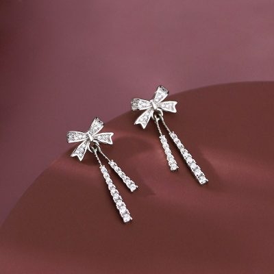 Khuyên Tai Nữ Ngầu – Điểm Nhấn Thời Trang Cá Tính Cho Phái Đẹp