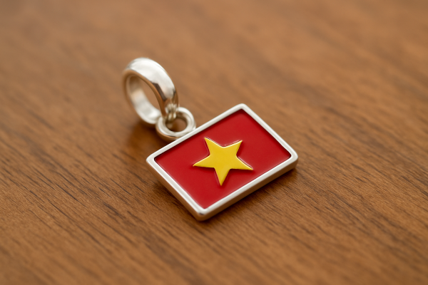 Charm cờ đỏ sao vàng bằng bạc, phụ kiện bạc ý nghĩa